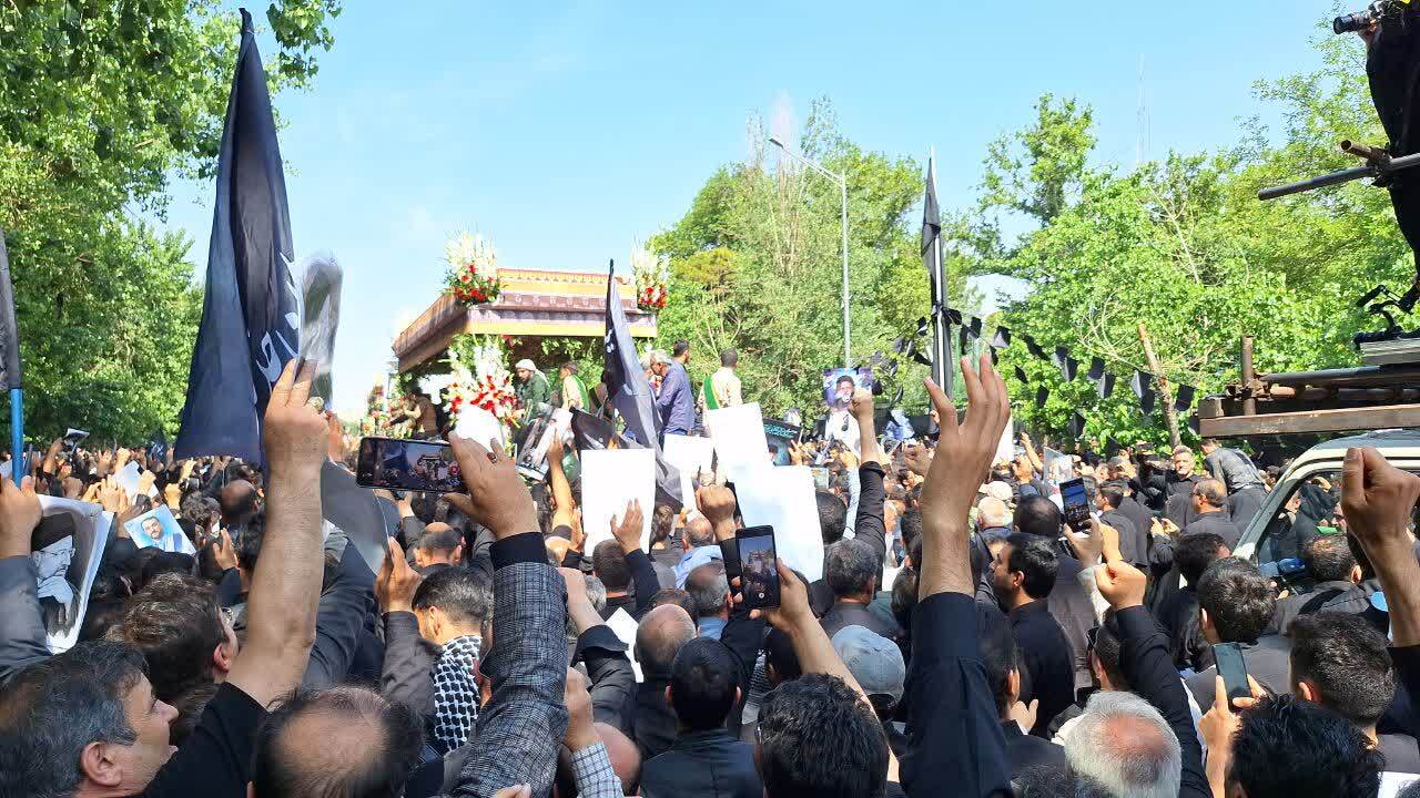 حضور باشکوه تهرانی ها در مراسم تشییع