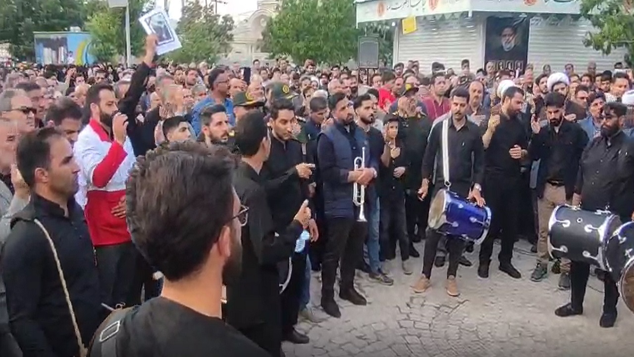 اجتماع مردم نهاوند و مراسم سوگواری در رثای رئیس جمهور شهید و همراهانش + فیلم