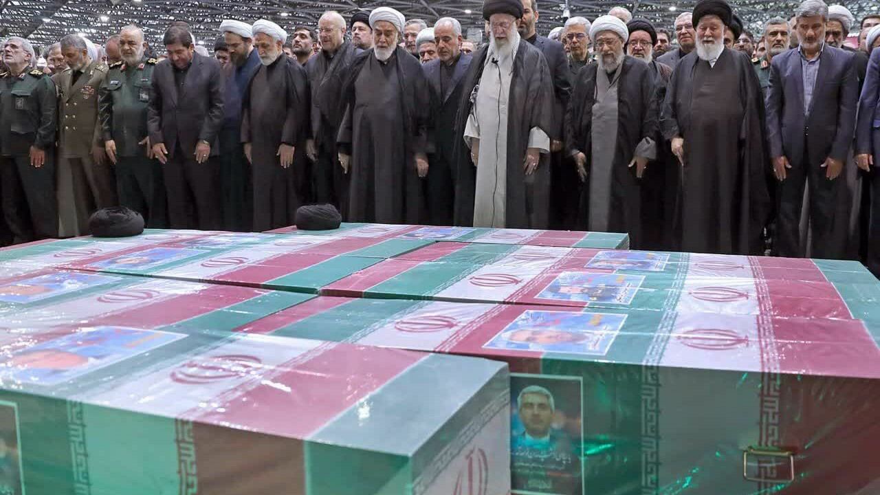 برگزاری مراسم بزرگداشت عروج شهادت گونه رئیس جمهور از سوی رهبر معظم انقلاب در قم