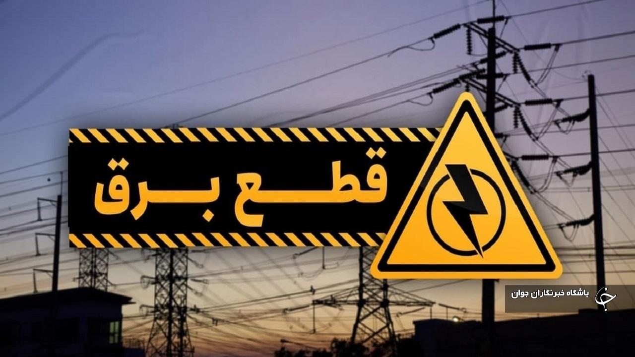 وزش تندباد در مهاباد موجب قطعی برق شد