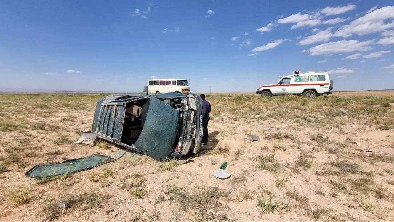 واژگونی خودرو در محور تاکستان به دانسفهان