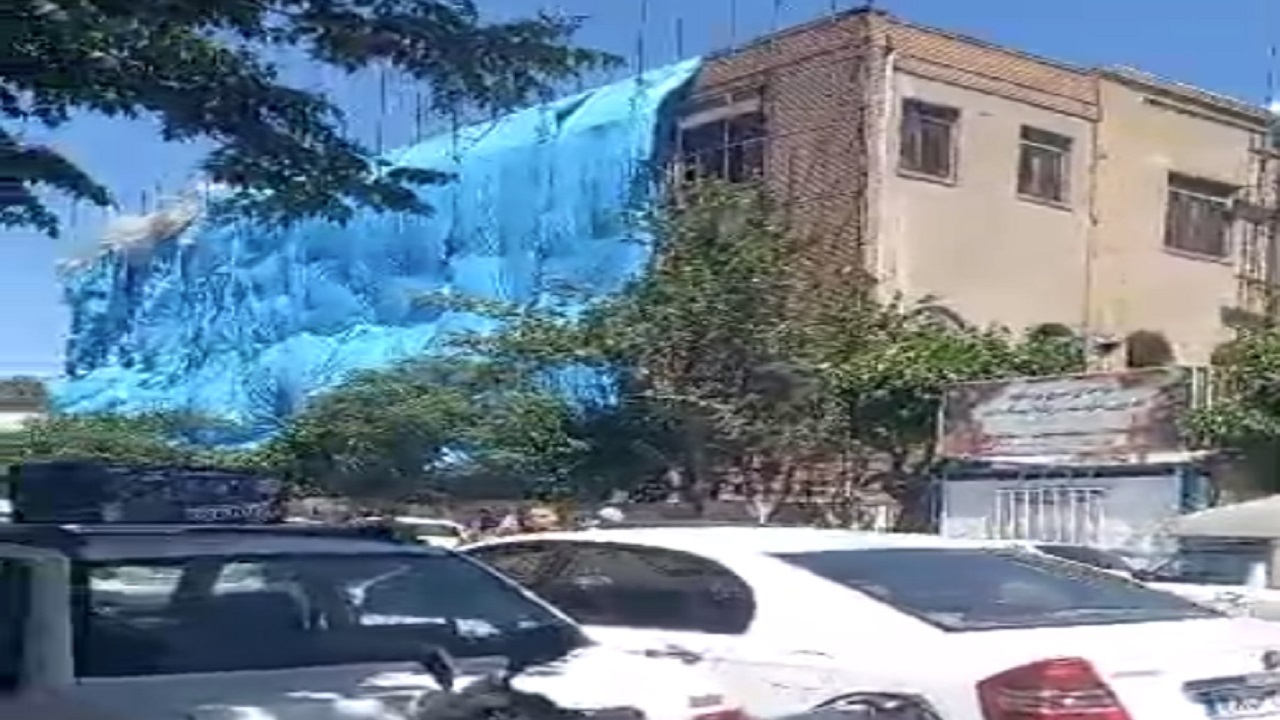 مسدود شدن پیاده روی خیابان ملت تهران در پی مرمت ساختمان مدرسه شهید مطهری