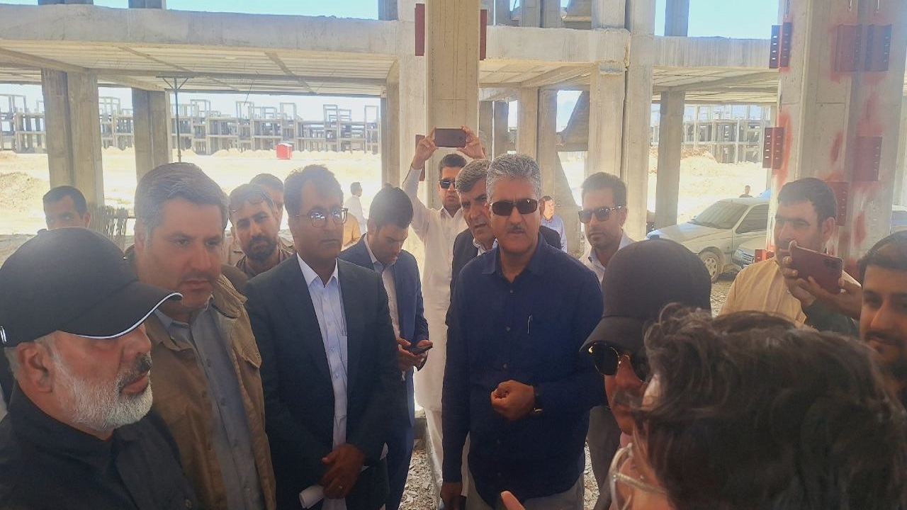 بازدید استاندار سیستان و بلوچستان از پروژه های طرح نهضت ملی مسکن سراوان