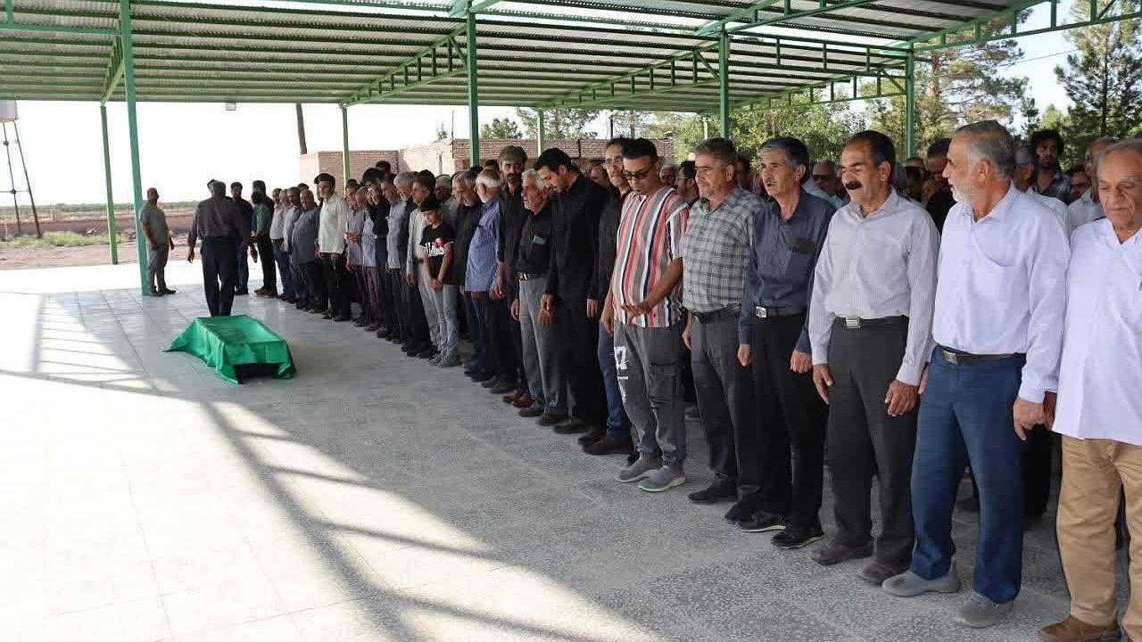 پیکر مطهر مادر شهید ملانوری در جوار فرزندش آرام گرفت