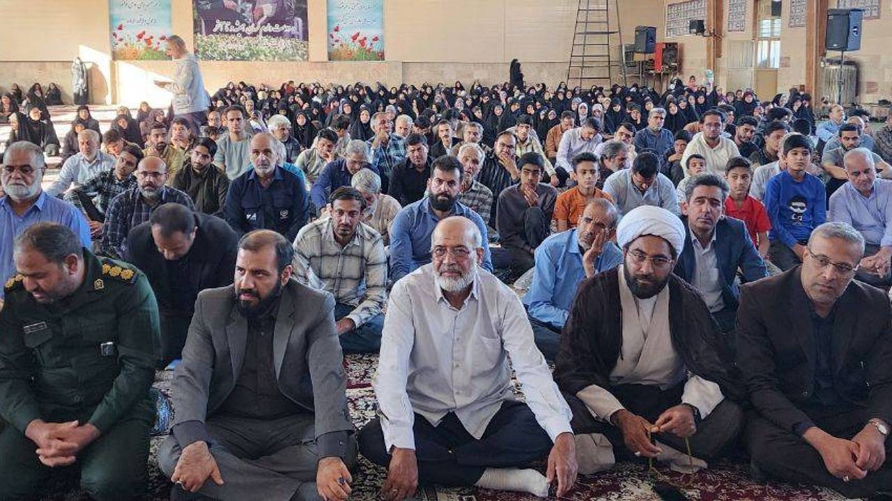 برگزاری همایش بسیجیان و رزمندگان در زرند