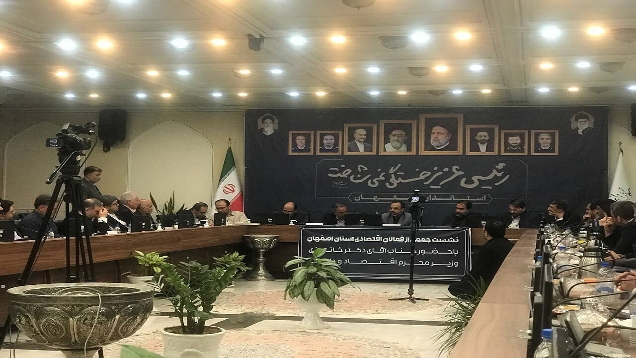 سیاست انقباضی دولت مستثناء از بخش تولید است