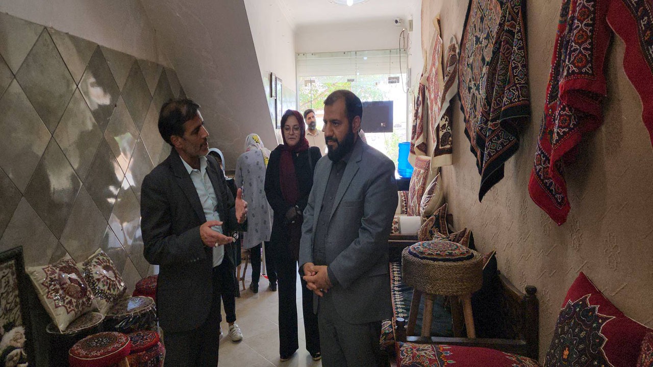 اولین نمایشگاه دائمی صنایع دستی در زرند افتتاح شد