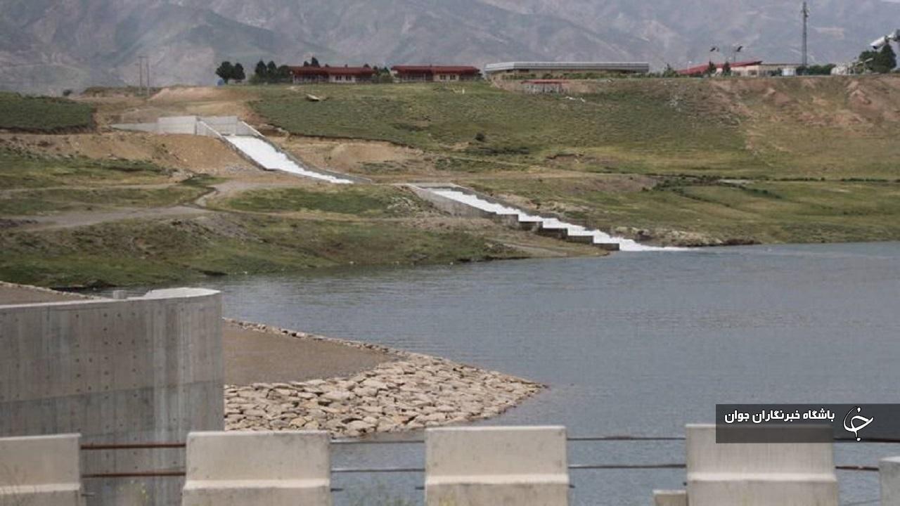 رهاسازی آب از کانال و بند بادین‌آباد پیرانشهر آغاز شد