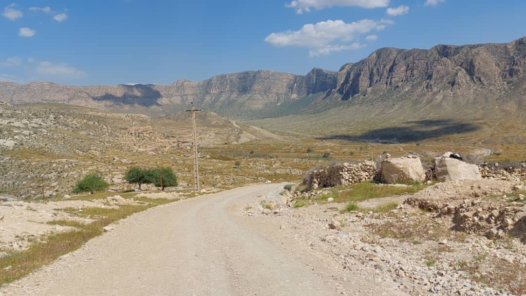 جاده ای نیمه کاره در روستای الیف