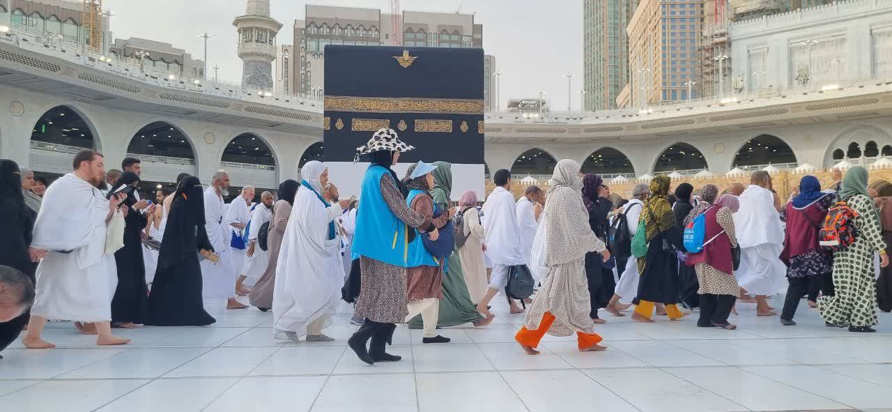 طواف مسلمانان به دور خانه خدا