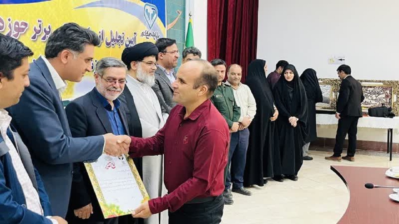 تجلیل از اصناف برتر حوزه دامپزشکی بافق