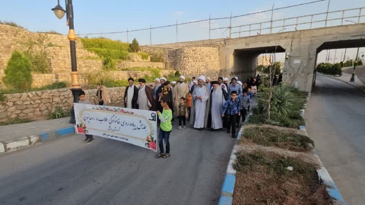 همایش پیاده روی خانوادگی روحانیون بافق برگزار شد