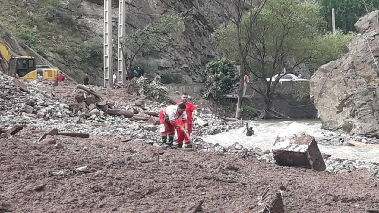 پاکسازی جاده سیل زده کندوان آغاز شد