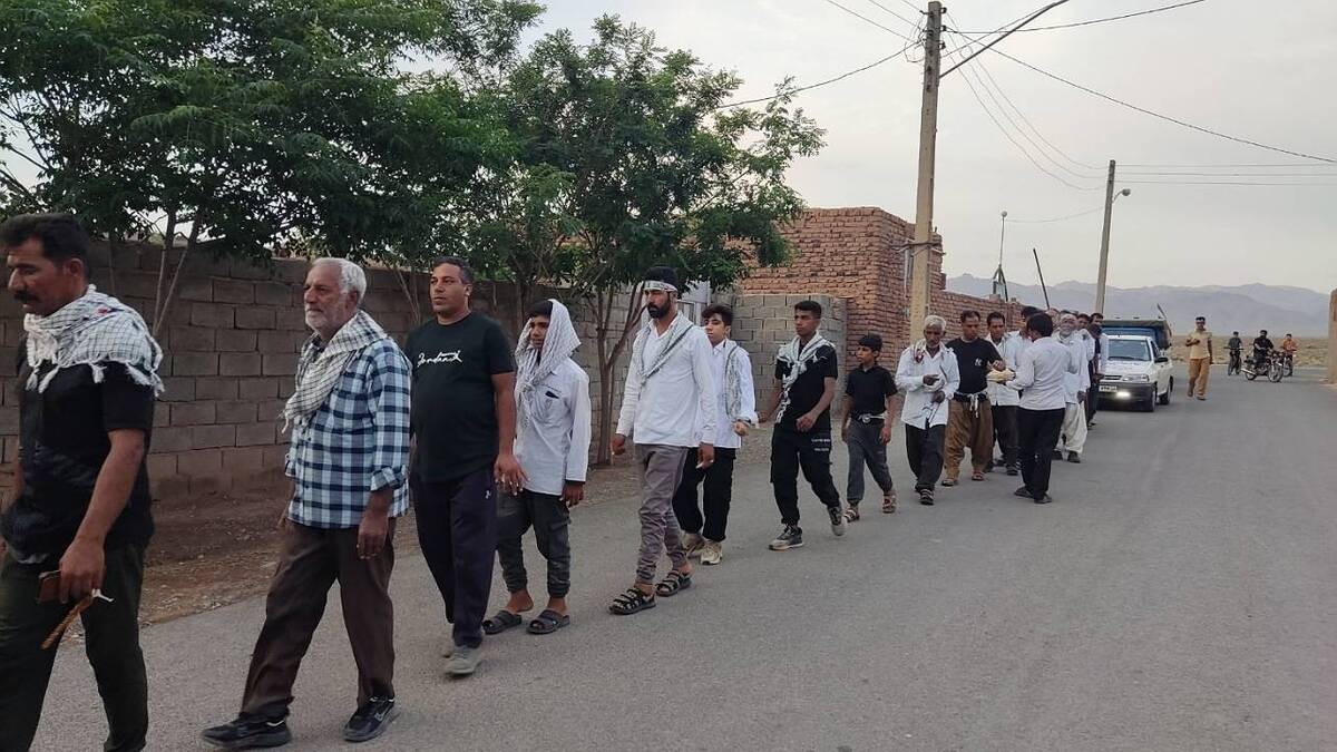 کاروان زائران پیاده عنبرآبادی&zwnj;ها به ده زیار رسید