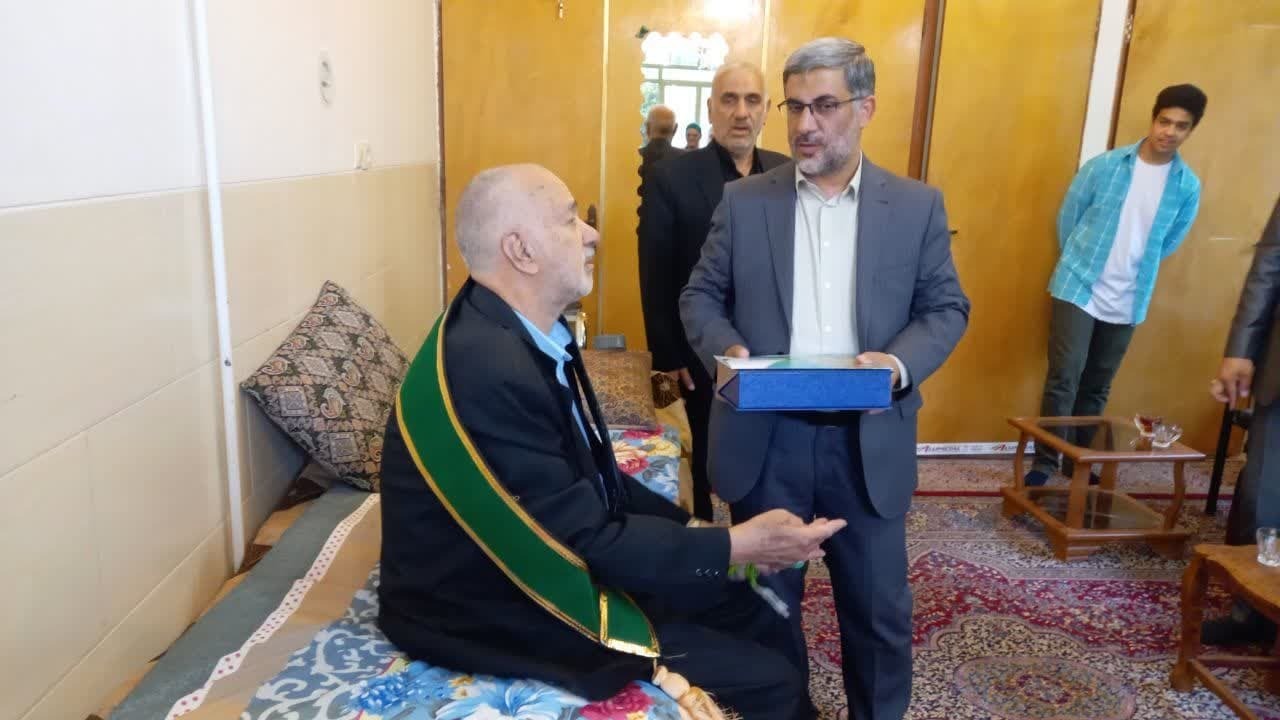 قدردانی از پیرغلامان و ذاکرین سیدالشهدا (ع) در مهریز