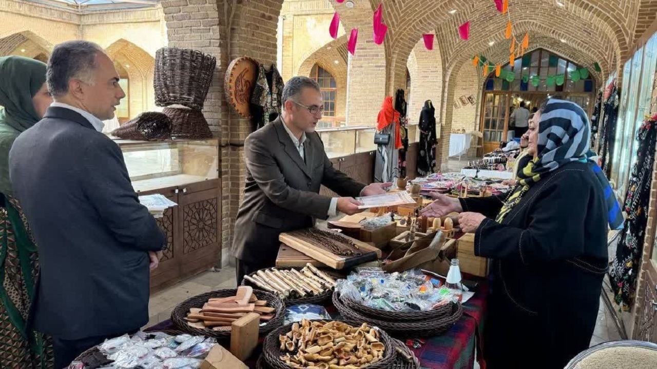 تجلیل از هنرمندان صنایع دستی در کردستان