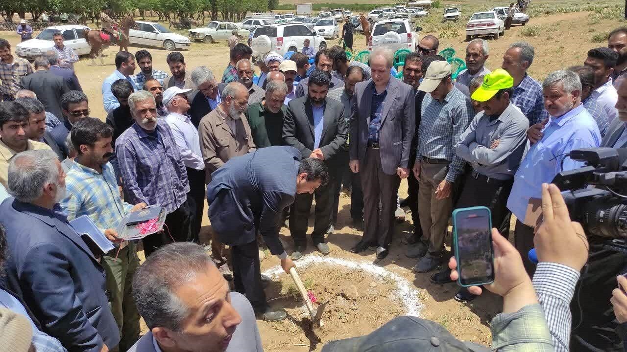 کلنگ ساخت مجتمع دامپروری در غرب شهرکرد بر زمین زده شد