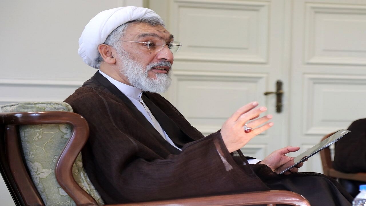 طلبه بودن به معنای جدایی از جهان امروز نیست