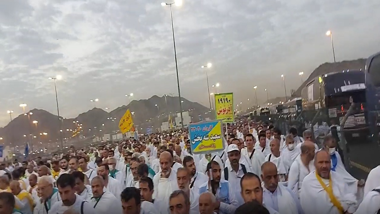 گزارشی از حرکت زائران از مشعرالحرام به سرزمین منا
