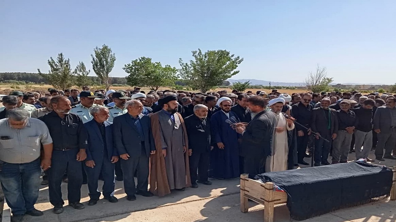 پیکر پدر شهید بذرافشان در خضری دشت بیاض تشییع شد