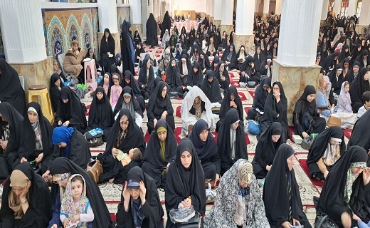 طنین نوای روحبخش دعای عرفه در مصلای رشت + تصاویر