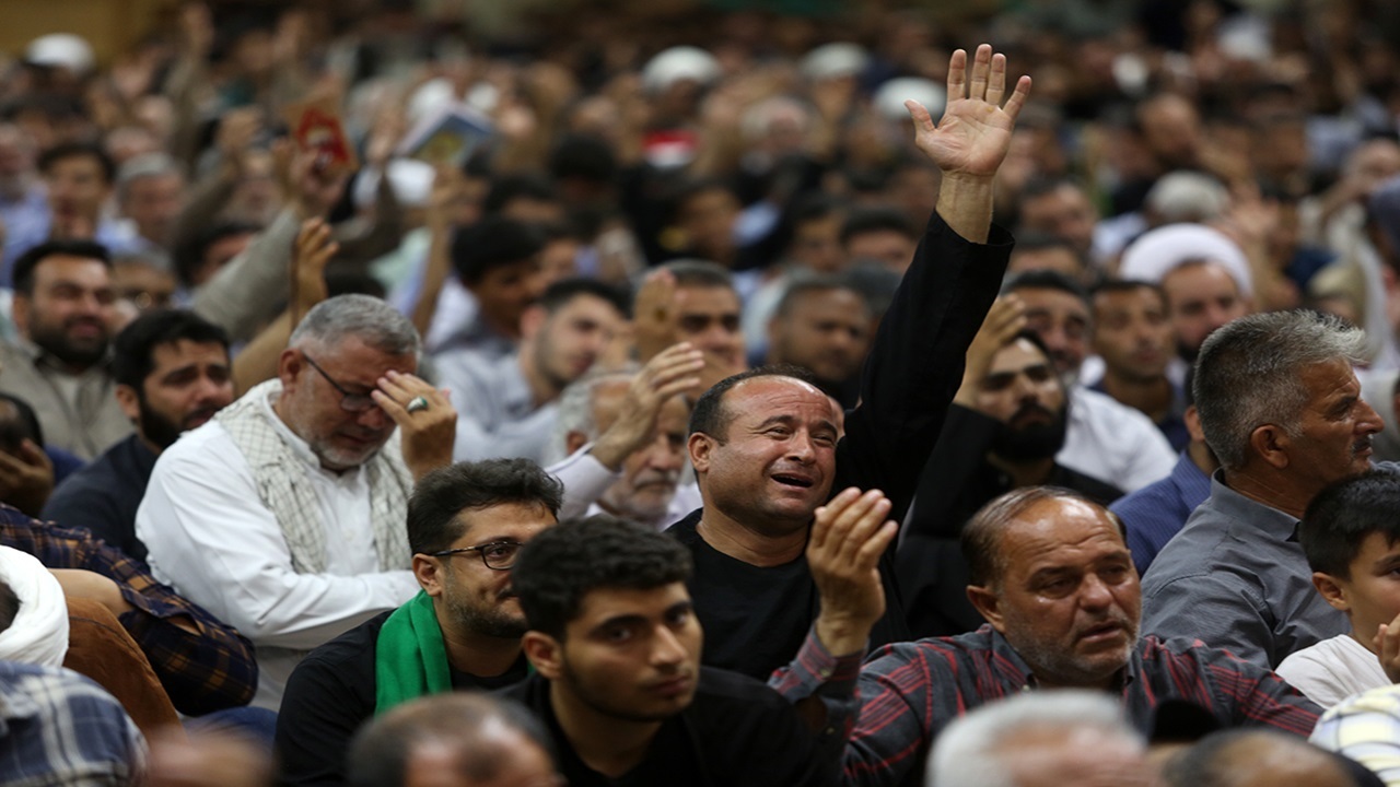 جلوه هایی از شکوه نیایش عرفه در قم