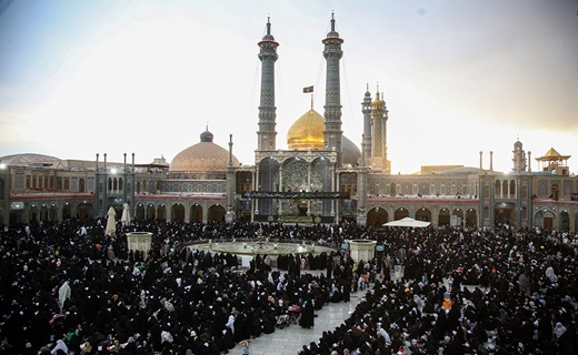 جلوه هایی از شکوه نیایش عرفه در قم جلوه هایی از شکوه نیایش عرفه در قم