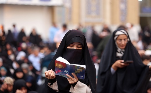 جلوه هایی از شکوه نیایش عرفه در قم جلوه هایی از شکوه نیایش عرفه در قم