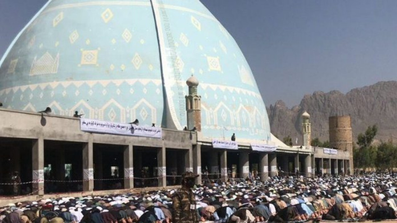 حضور هبت‌الله آخندزاده در نماز عید قربان