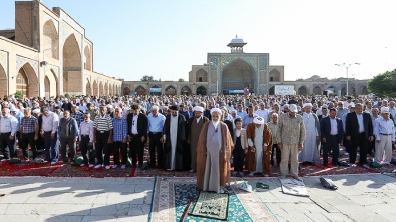 اقامه نماز عید قربان در قزوین+ تصاویر