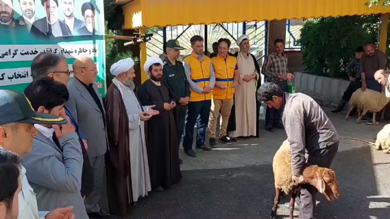 ذبح ۱۲۰ راس گوسفند و توزیع آن بین فقرا در اهر + فیلم