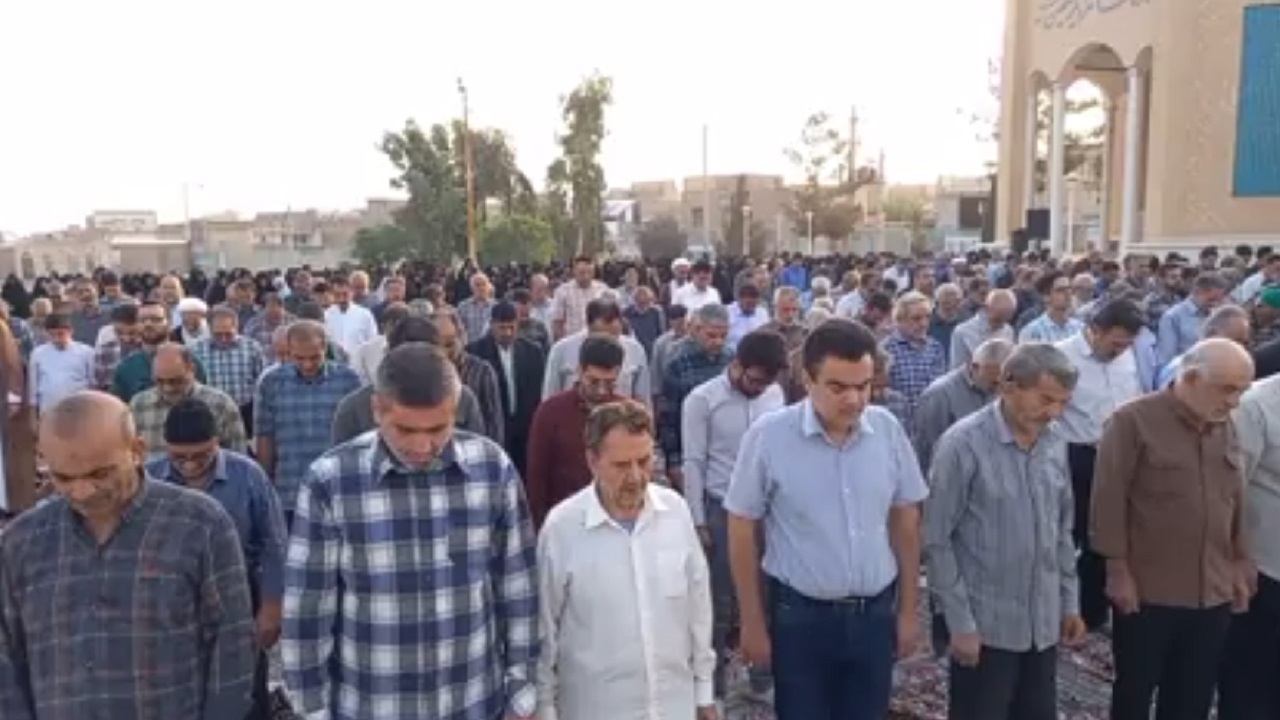 اقامه نماز عید قربان در امامزاده حسین (ع) آران و بیدگل + فیلم