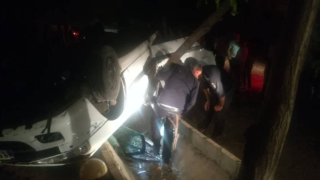 واژگونی خودرو در زرند ۲ مصدوم بر جا گذاشت