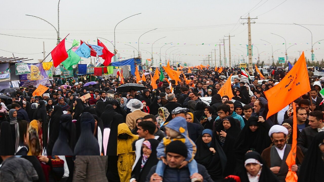 شادپیمایی ۷ کیلومتری قمی‌ها از حرم حضرت معصومه (س) تا مسجد جمکران