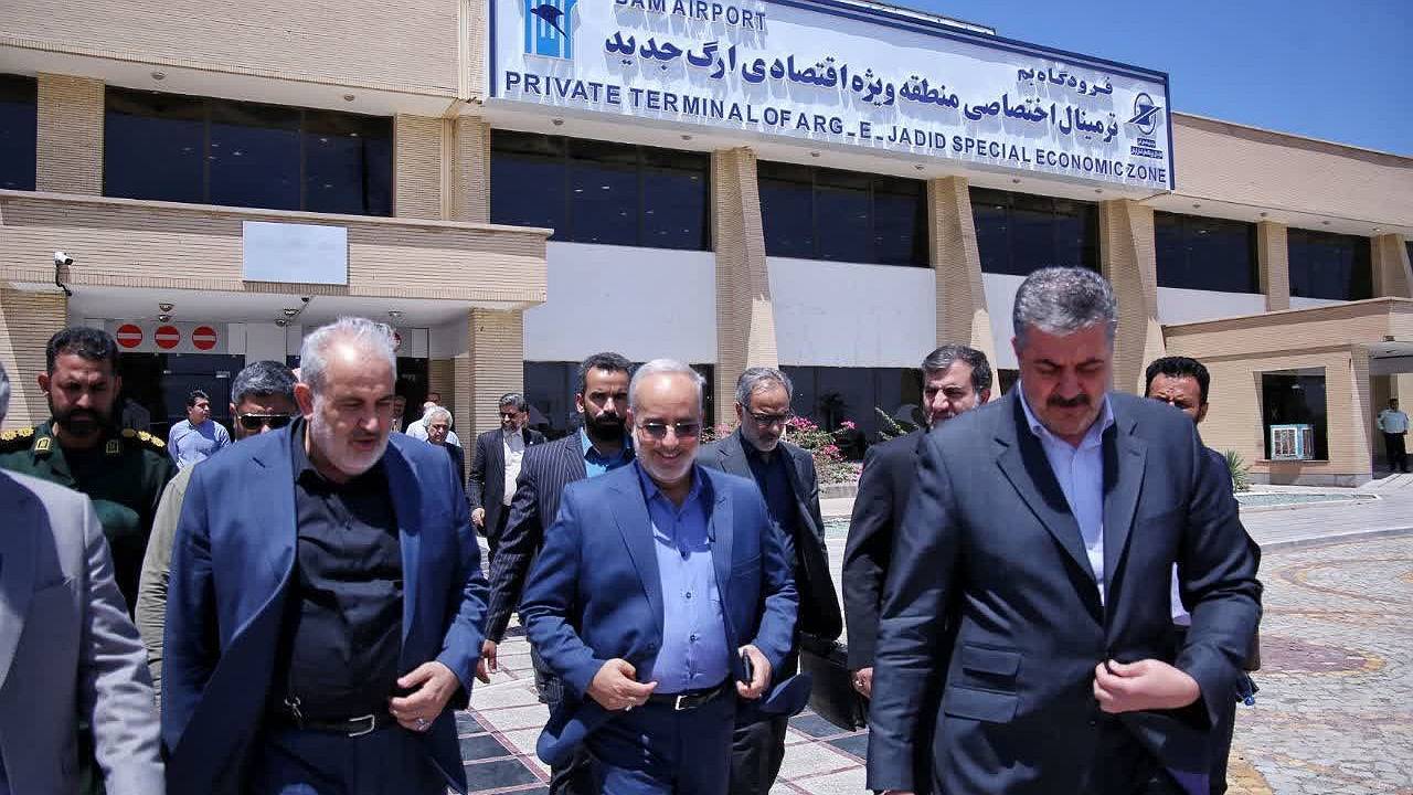وزیر صمت وارد فرودگاه بم شد 