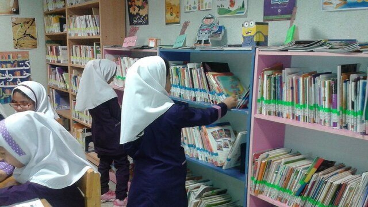 اهدا ۴ هزار جلد کتاب توسط موسسه آموزشی مرآت به مدارس ابتدایی نواحی یک و دو زاهدان