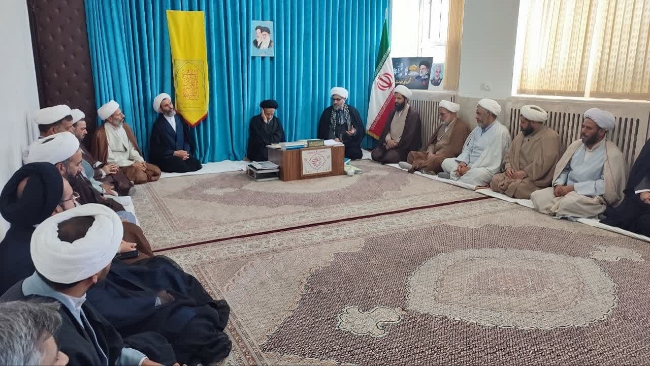 ضرورت عمل هنرمندانه در جبهه تبیین و تبلیغ