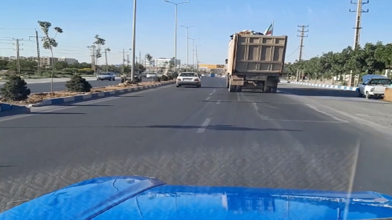 حمل زباله بدون حفاظ در جاده قزلحصار و آلودگی محیط زیست + فیلم