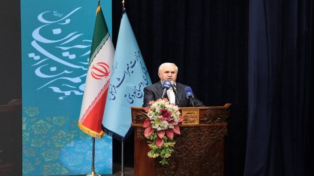 تجلیل از چهره‌های ماندگار تکریم انسانیت است/ رونمایی از تمبر یادبود شهید رئیسی