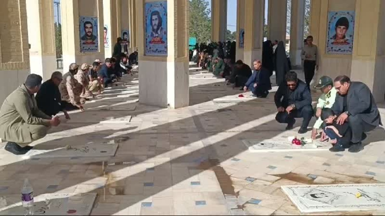 غبارروبی گلزار شهدا در شهرستان خاتم