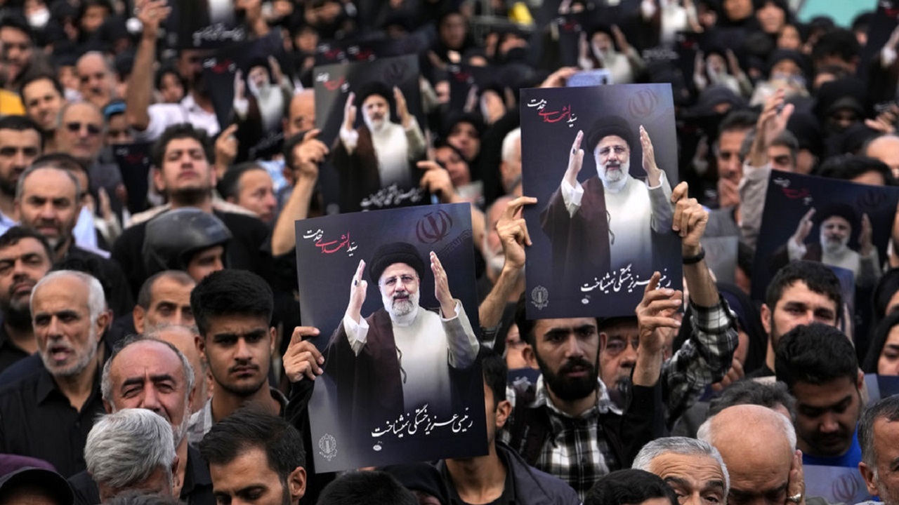 ماجرای شیطنت خبرنگار خارجی در تشییع پیکر شهید رئیسی چه بود؟ + فیلم