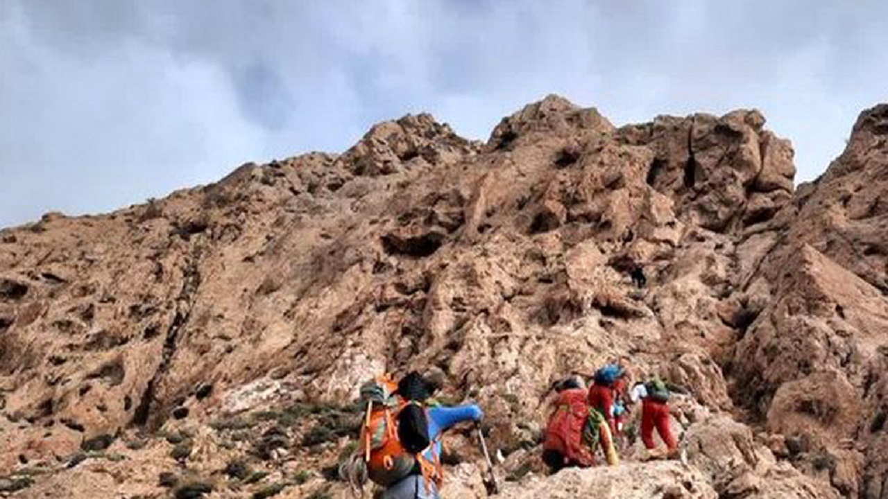 جان باختن بانوی کوهنورد در کوه‌های «بوم بلند» دشتستان