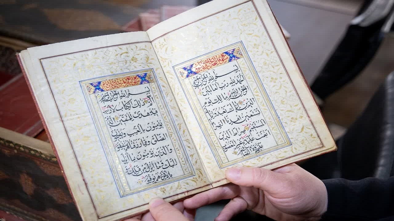 اهدای ۲۲۴ سند و کتاب تاریخی به مرکز اسناد و کتابخانه ملی قزوین