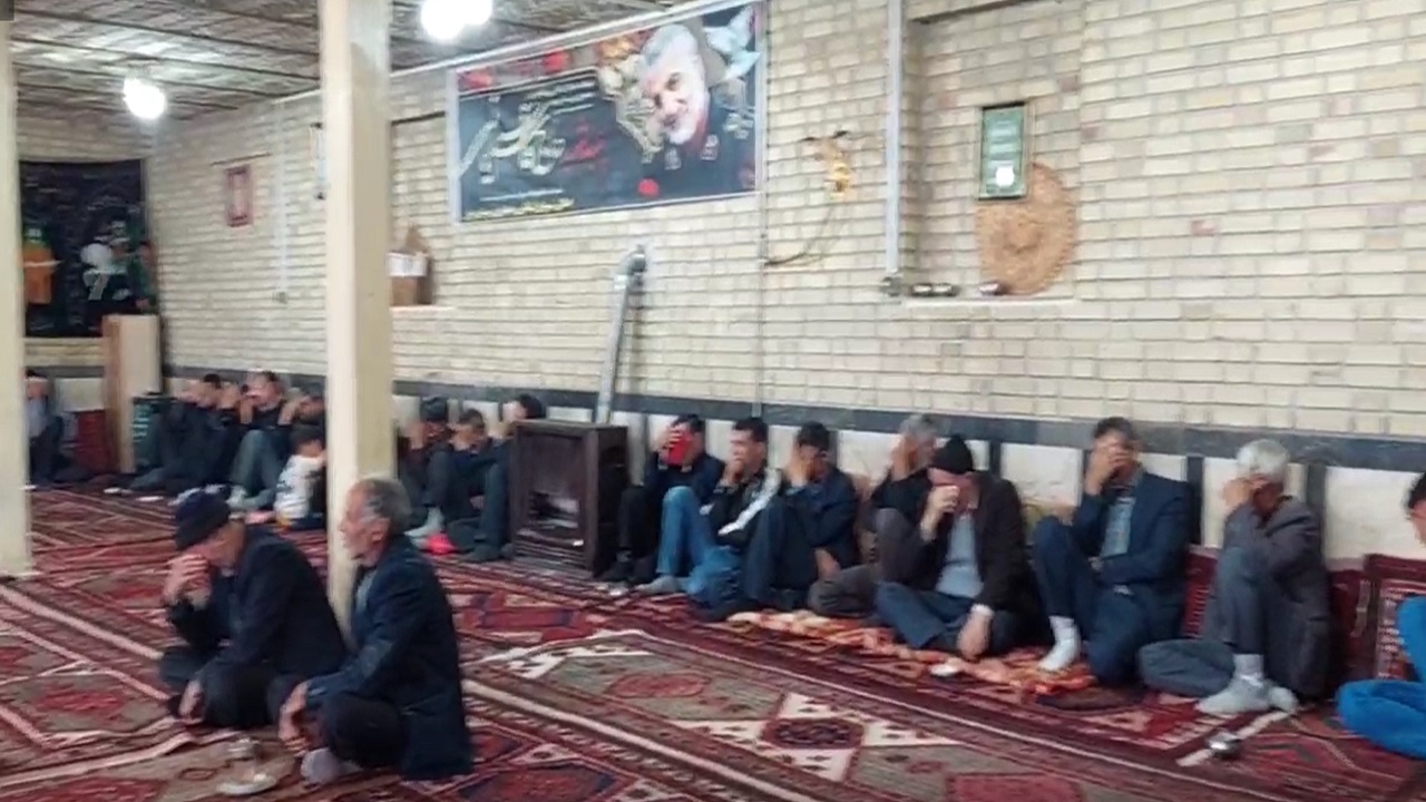 بغض و اشک‌های اهالی روستای هیروان در سوگ رئیس جمهور شهید و هیئت همراه + فیلم