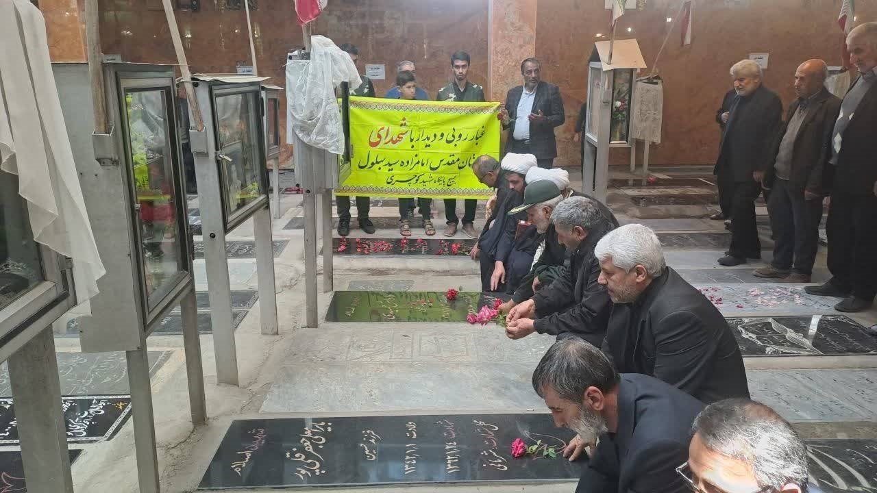 مراسم غبارروبی و گل افشانی مزار شهدا در خوی به مناسبت سالروز آزادسازی خرمشهر + تصاویر