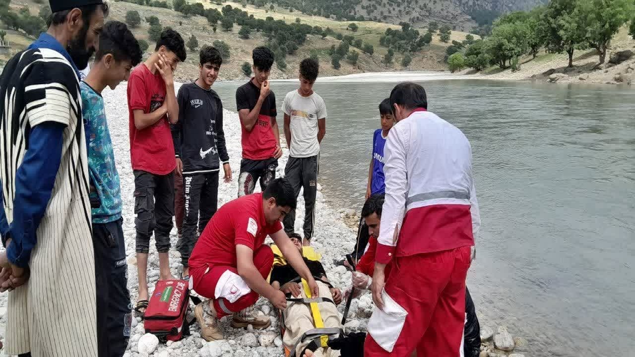 امدادرسانی به مرد عشایر در روستای کنگرستان گزستان