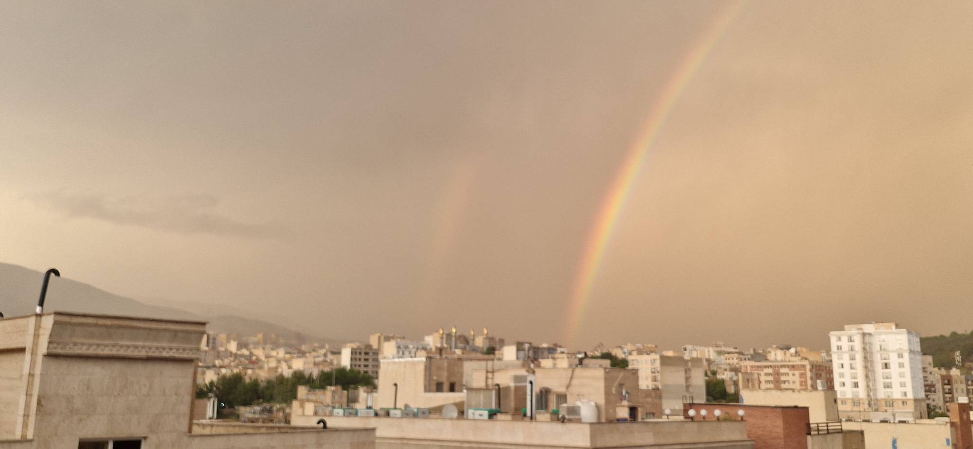 پدیده طبیعی رنگین کمان