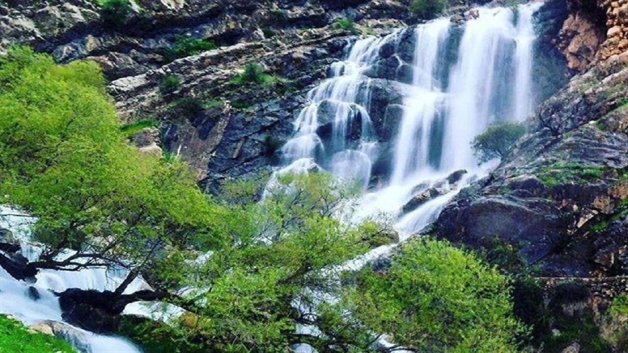 آبشار پلکانی زیبای تاف در لرستان+فیلم