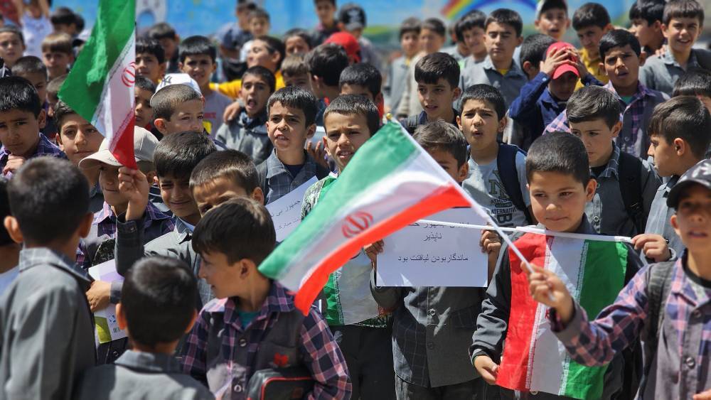 دانش آموزان مراسم سوگواری برگزار کردند