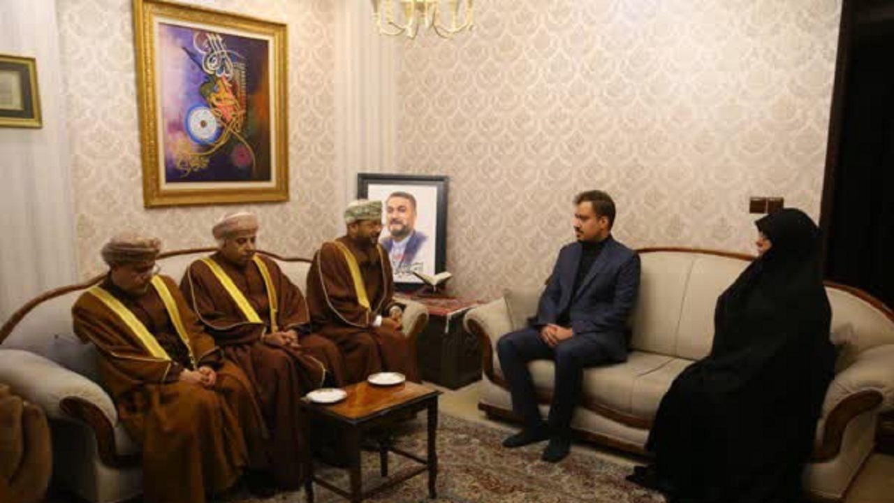 حضور وزیر خارجه عمان در منزل شهید امیرعبداللهیان